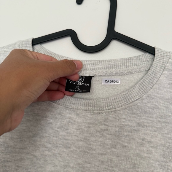Volcom Gray Crew Neck Sweater with Ribbed Cuffs - Picture 3 of 4